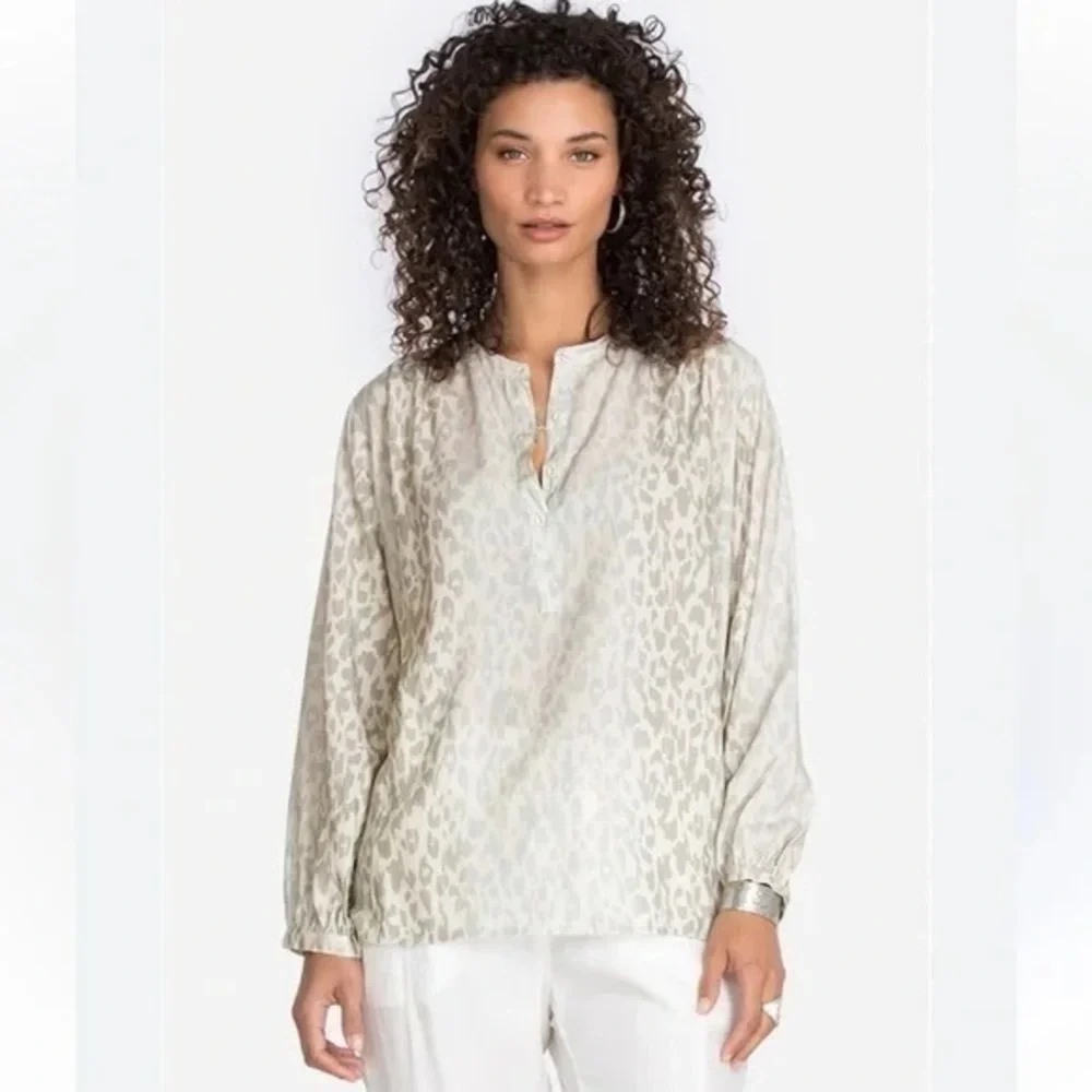 Johnny Was Calme Post Yoga Pullover Blouse BOHO Cream Cheetah Stripe Sz Small - Picture 2 of 7